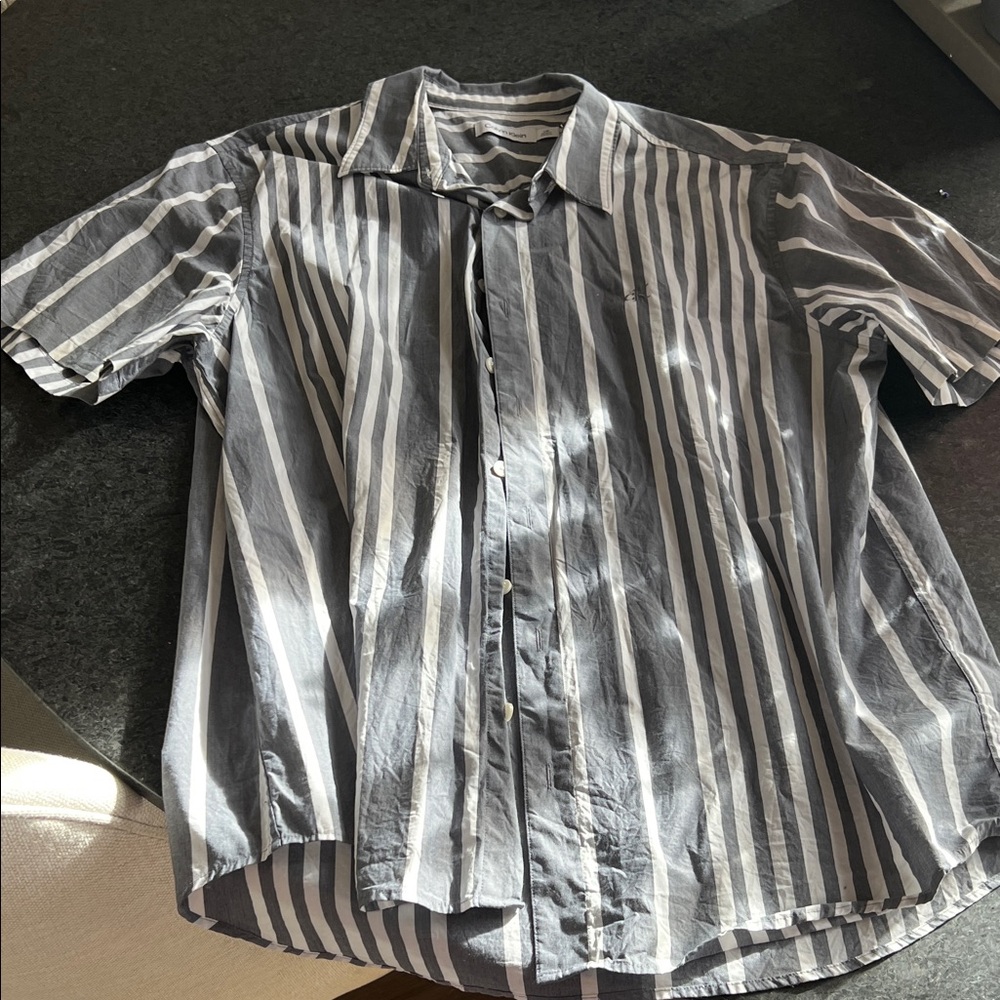 Men’s Calvin Klein Button Up, Size L